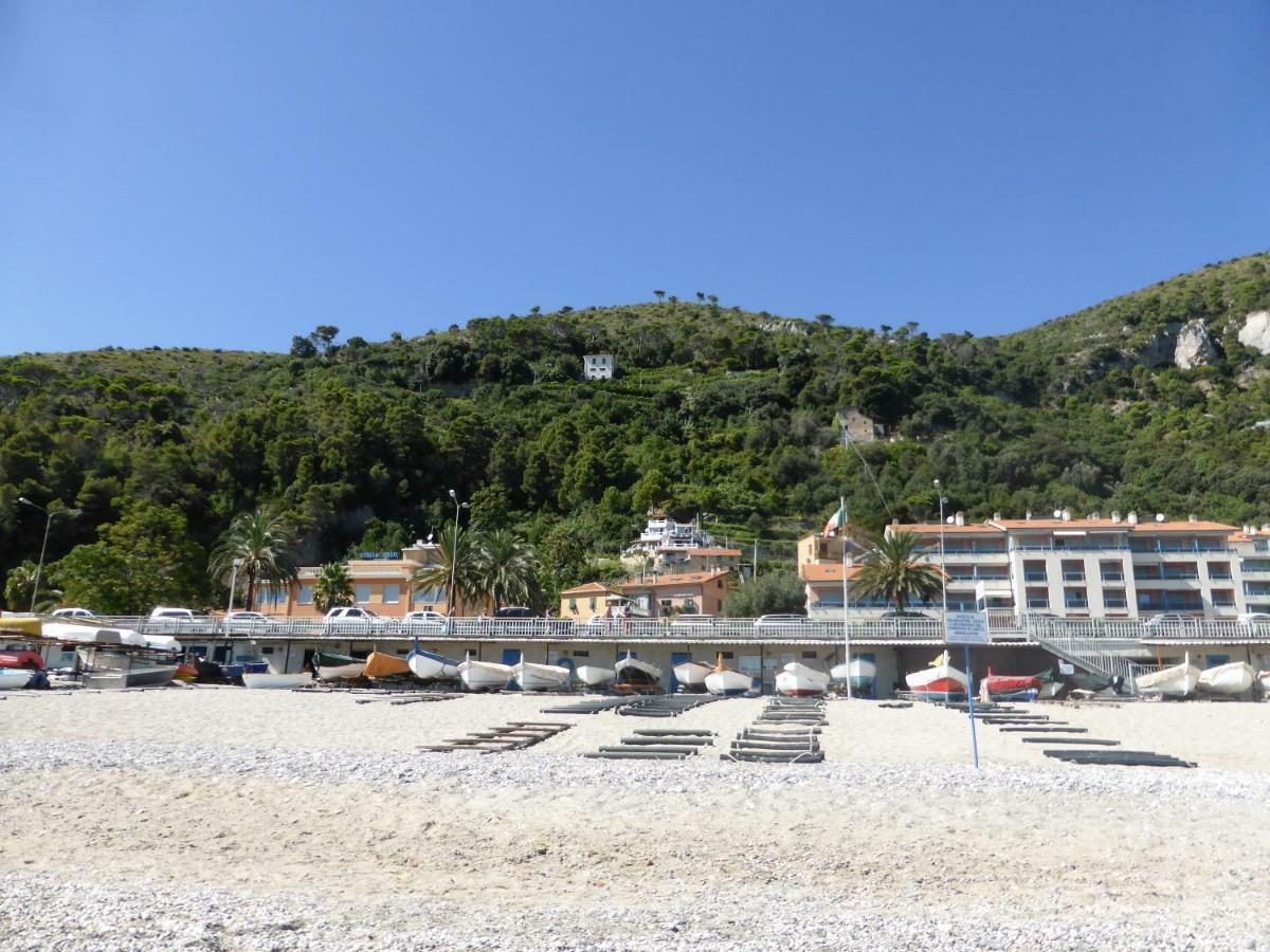 Soqquadro Art&Relax - Spotorno Apartman Kültér fotó